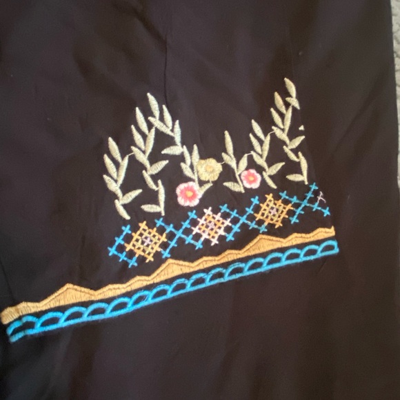 AK. Embroidery V-neck Blouse - Picture 8 of 10